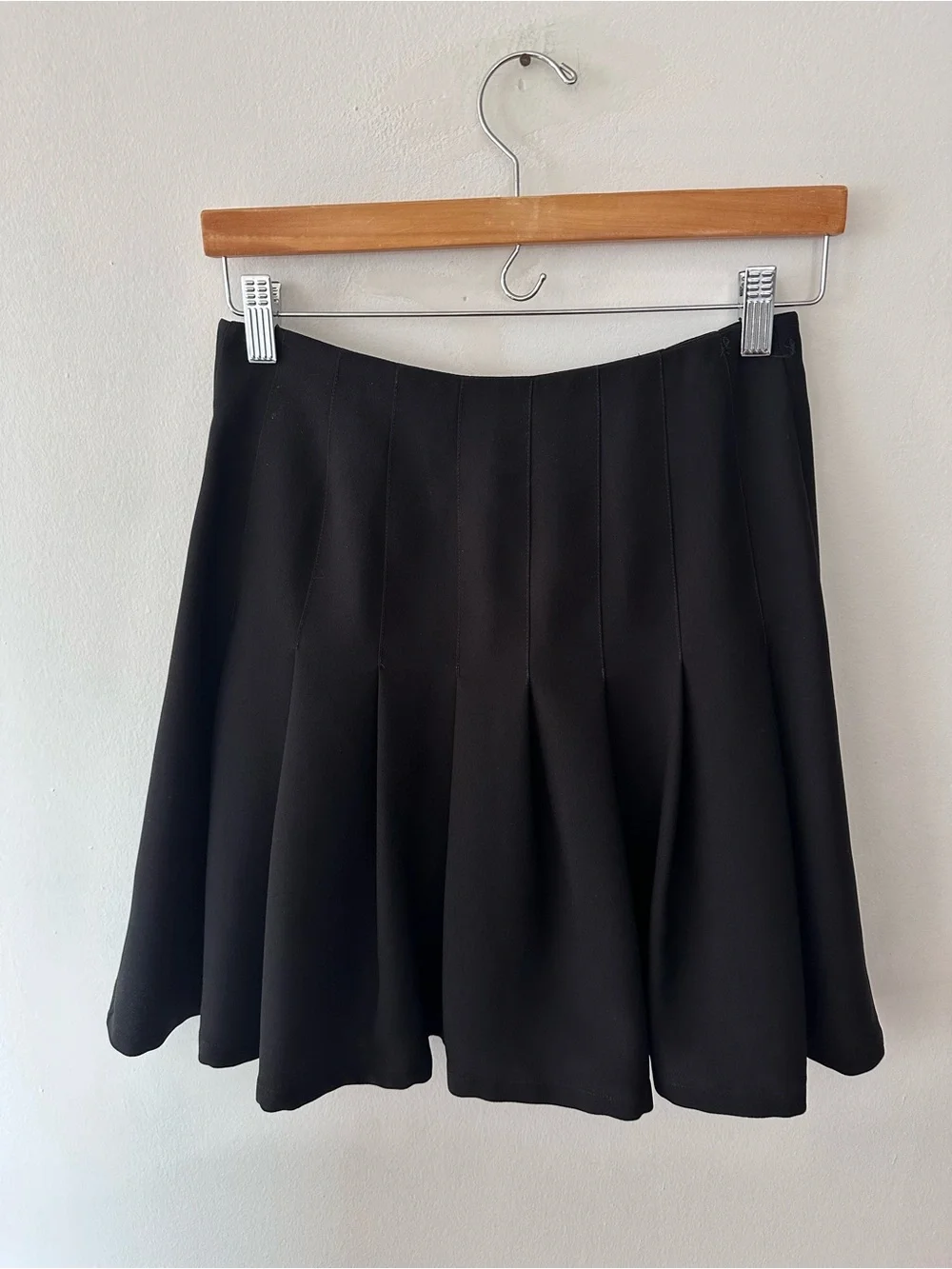A.P.C button front mini skirt ruffle.  Flouncy skirt black size 34/xs